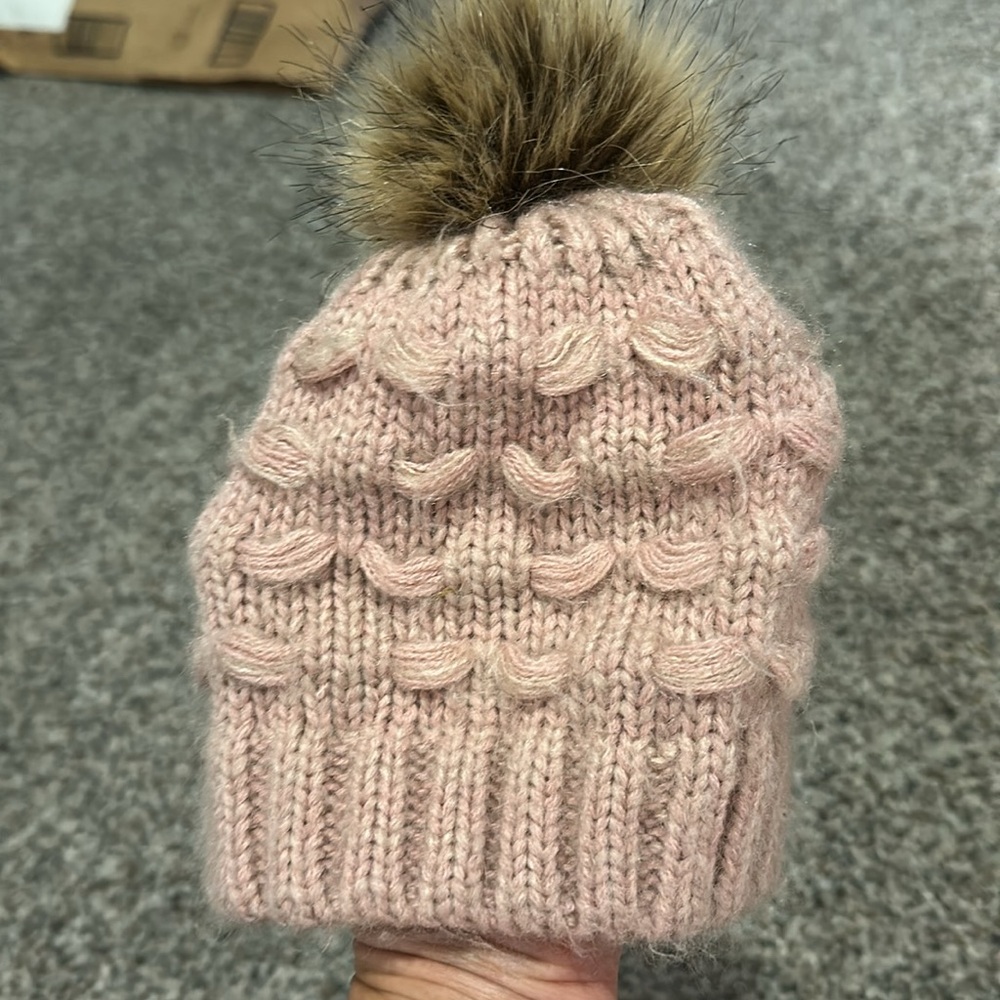 Winter hats - Picture 3 of 4